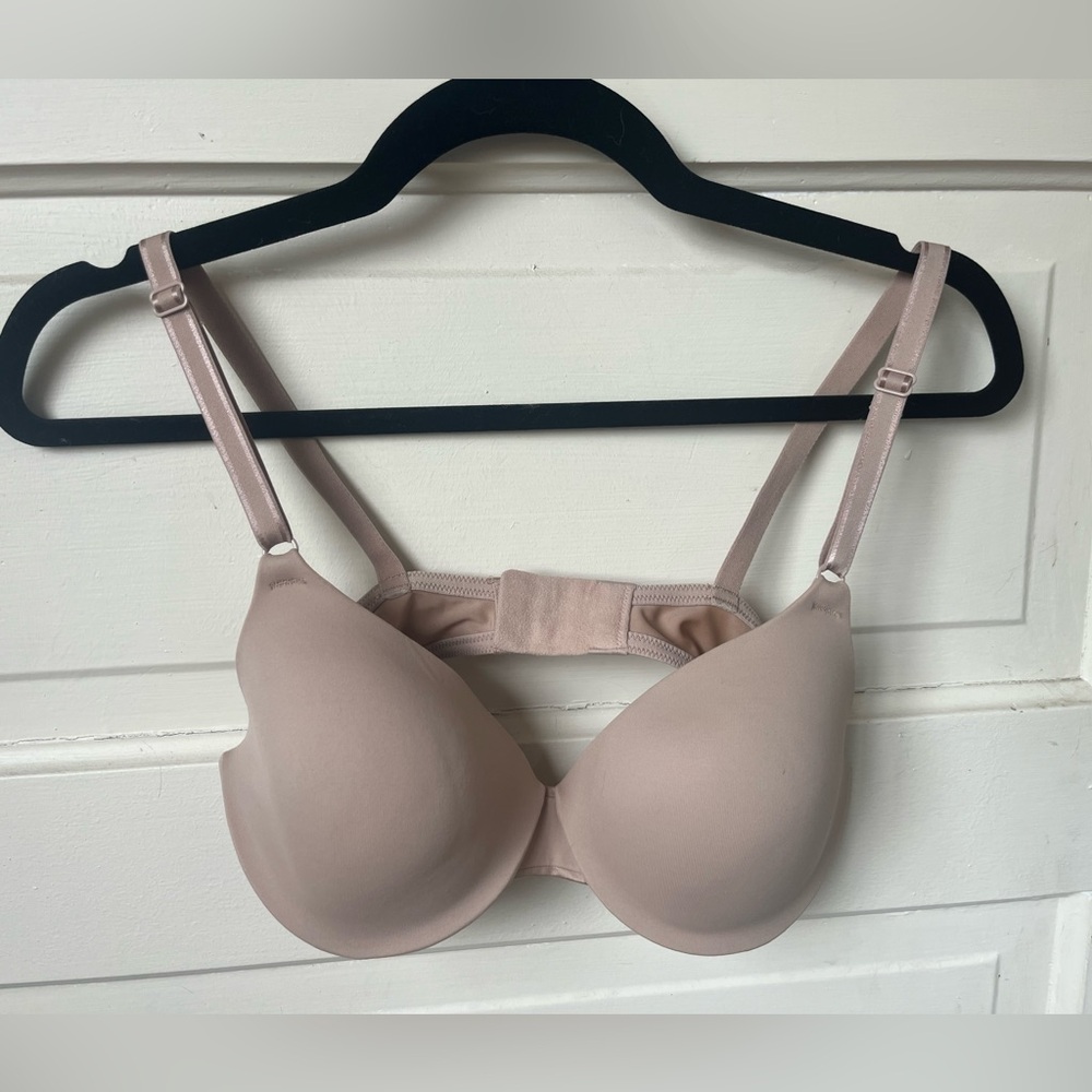 Warners women’s tailored underwire bra, 34B, lightly worn